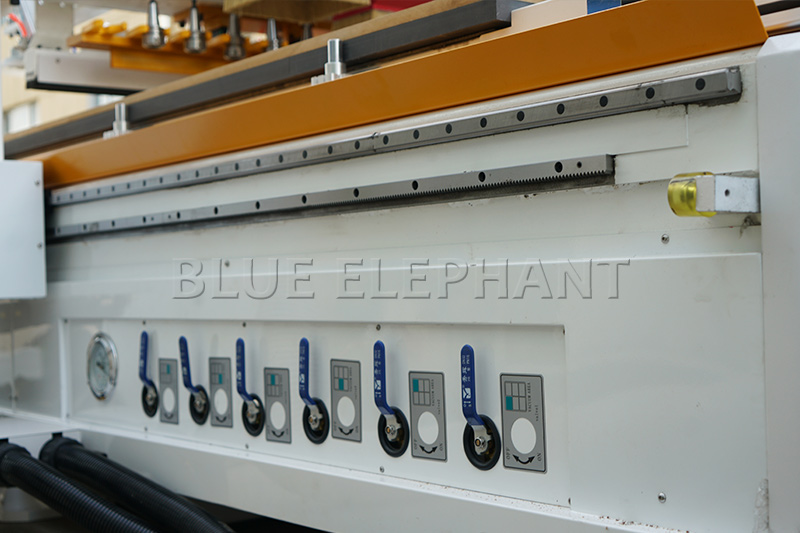 數(shù)控開(kāi)料機(jī)